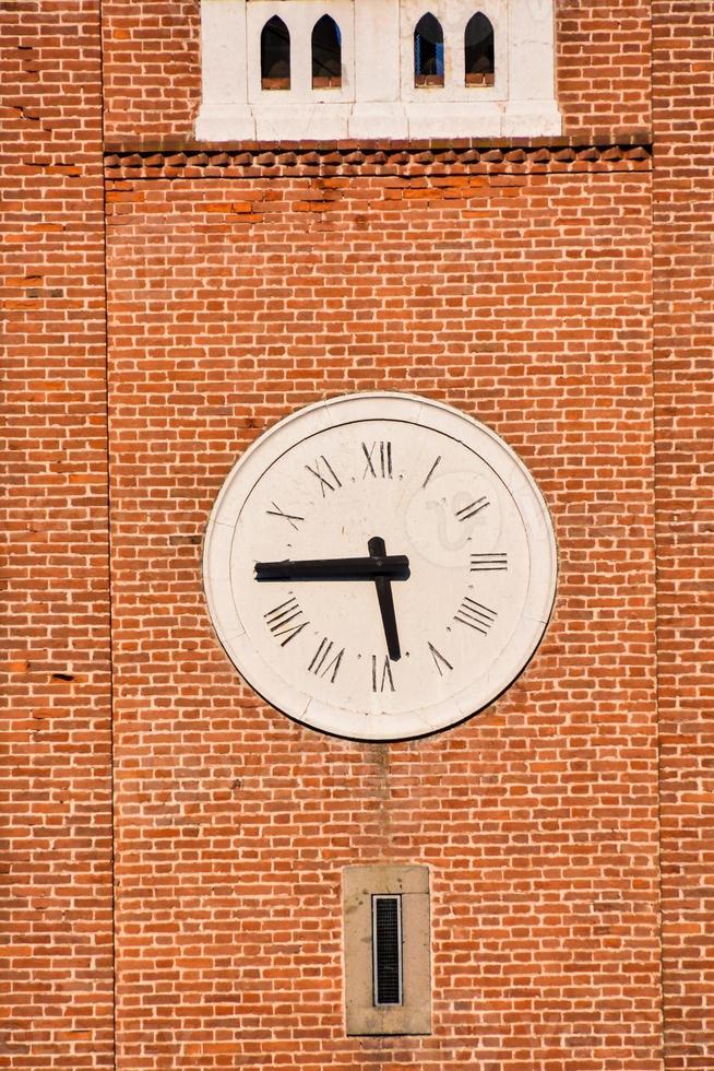 rood steen klokkentoren foto