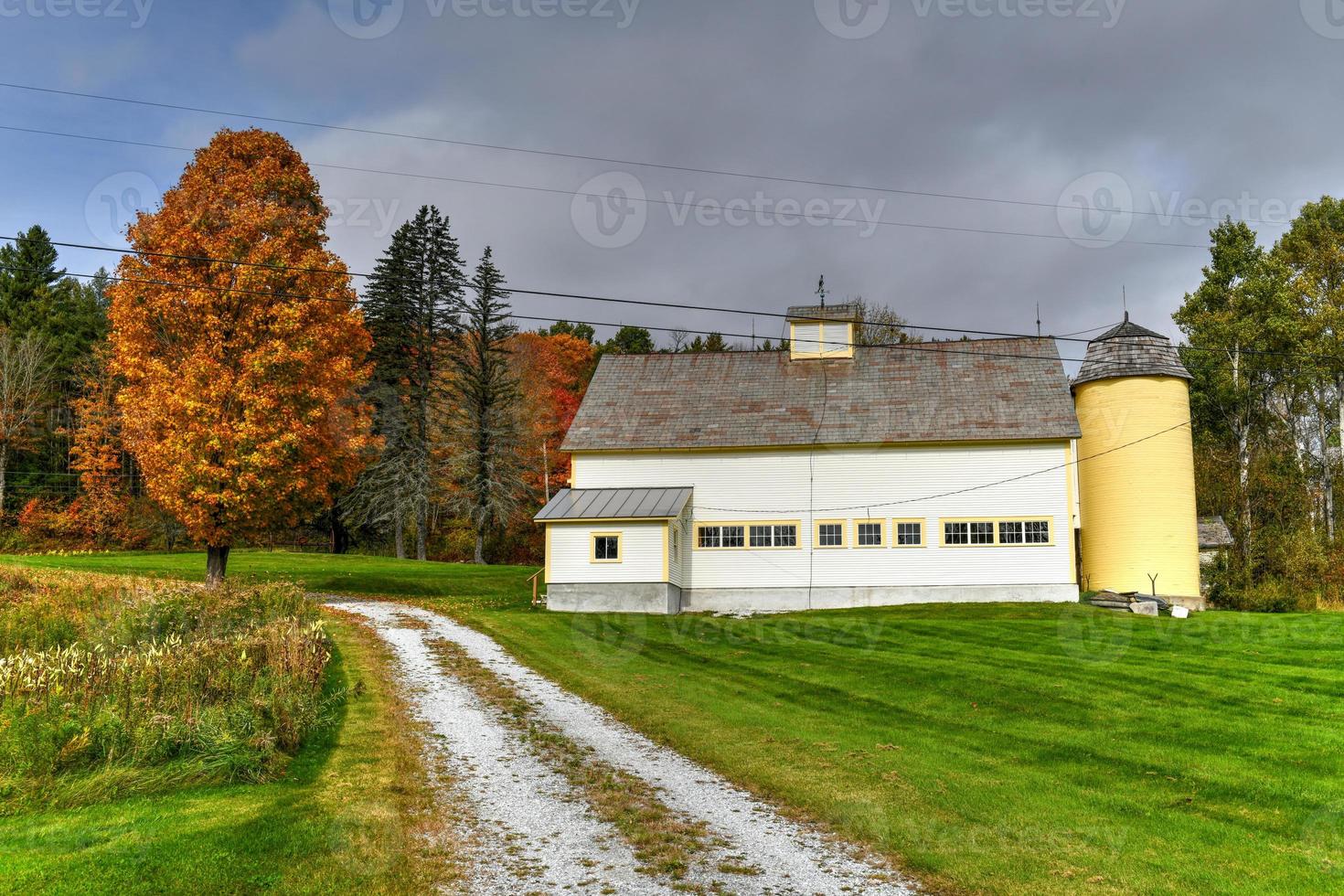 panoramisch visie van een landelijk boerderij in herfst in Vermont. foto