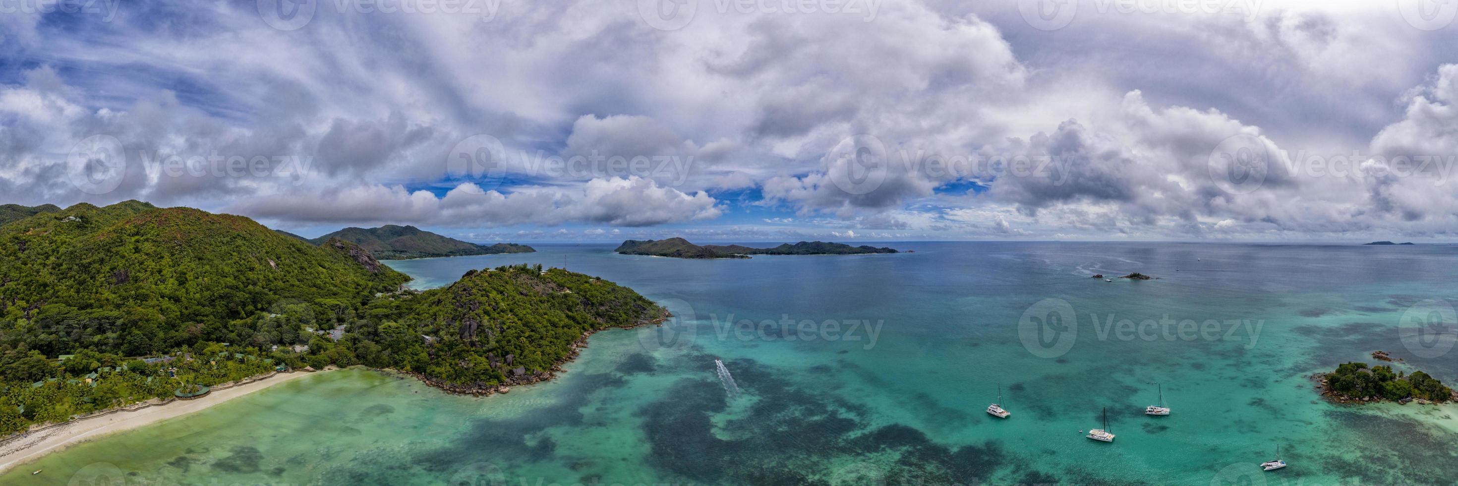 praslin eiland Seychellen paradijs strand antenne dar panorama landschap anse volbert foto