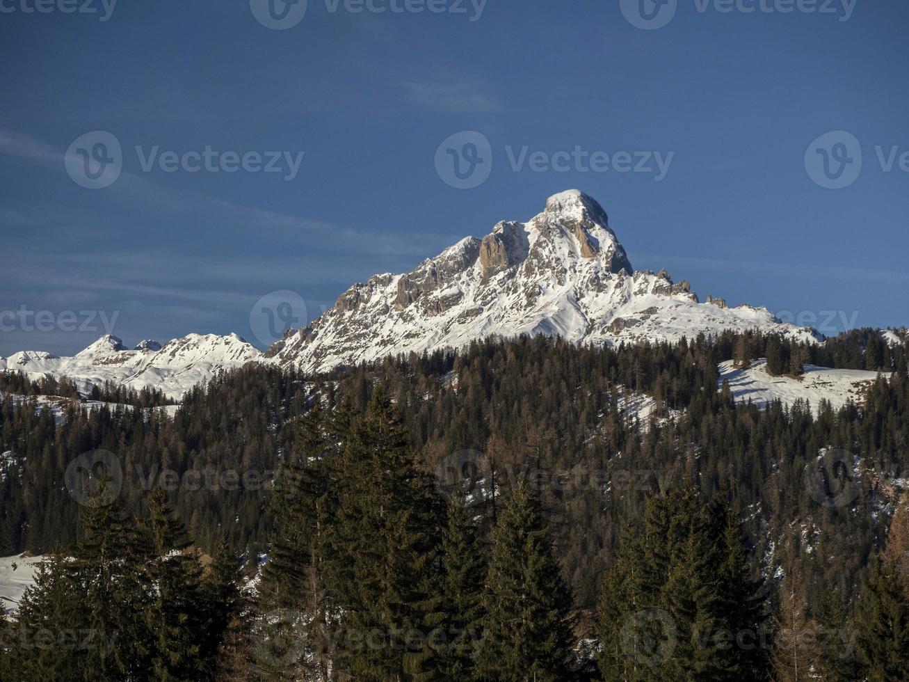 dolomieten sneeuw panorama val badia armentara foto