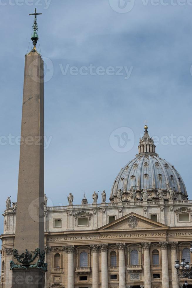 Rome Vaticaan heilige peter basilicum en obelisk foto