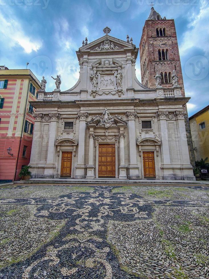 varazze oud middeleeuws kerk kathedraal heilige ambrogio foto