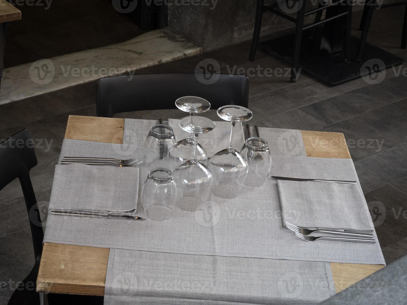 Italiaans stijl restaurant tafel foto