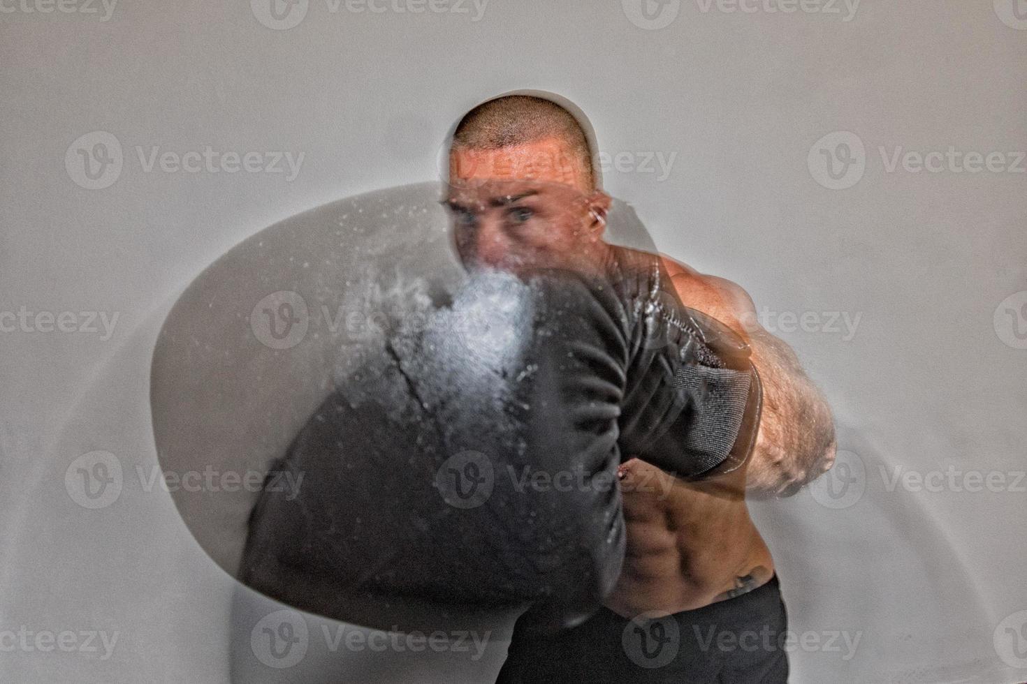 mannetje bokser Europese terwijl opleiding foto