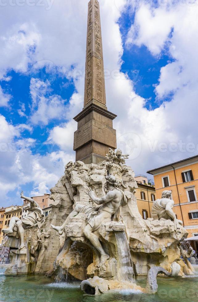 fontana dei quattro fiumi op Piazza Navona in Rome, Italië foto