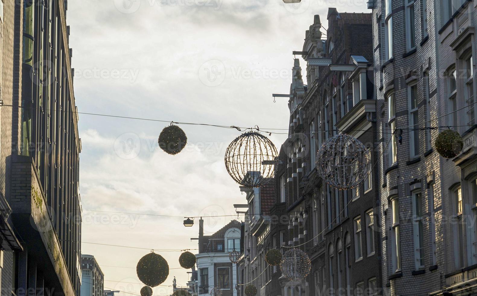 Kerstmis straat lichten in Amsterdam foto