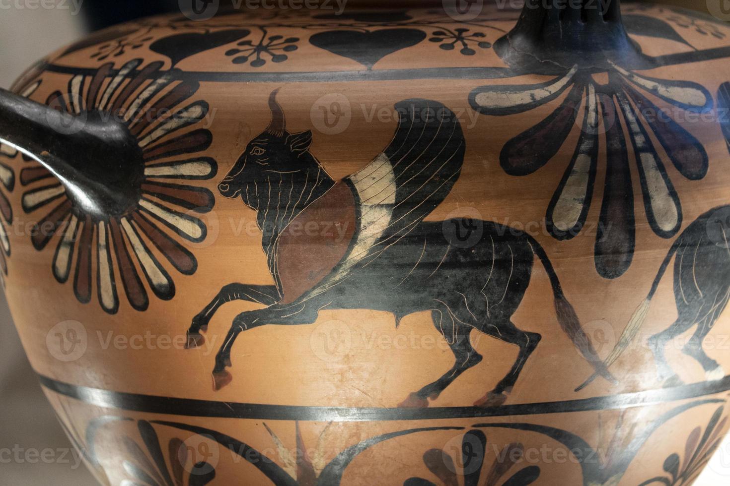 etruscan geschilderd water pot foto