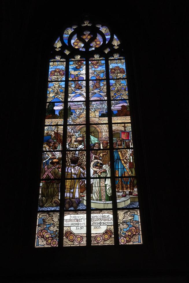 kutna hoera, Tsjechisch republiek - juli 14 2019 - interieur van koepel heilige Barbara kerk venster glas veel vrijheid stijl foto
