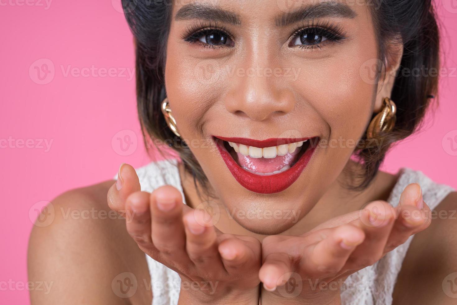 close-up van modieuze vrouw met rode lippen foto