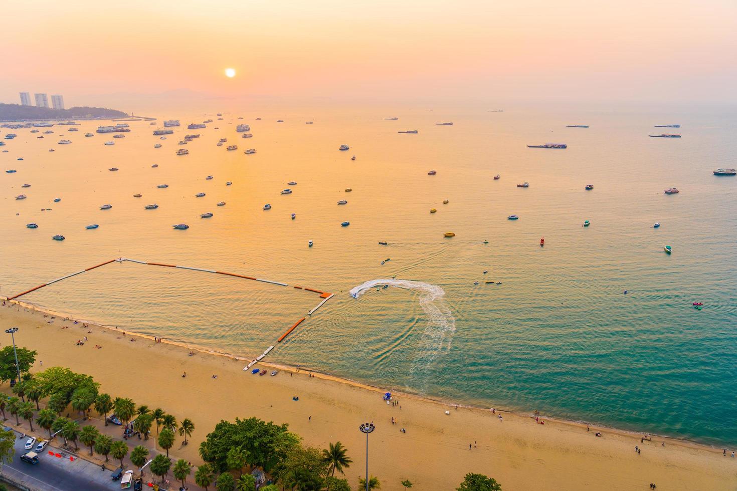 prachtig tropisch strand rond pattaya stad foto