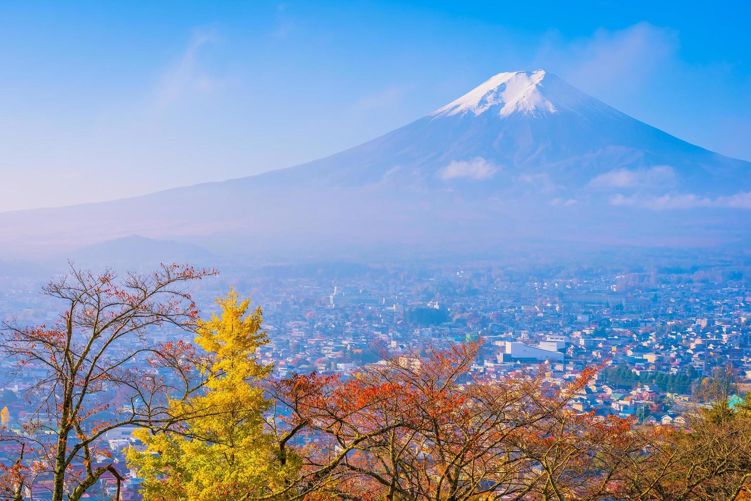 mt. fuji in japan in de herfst foto