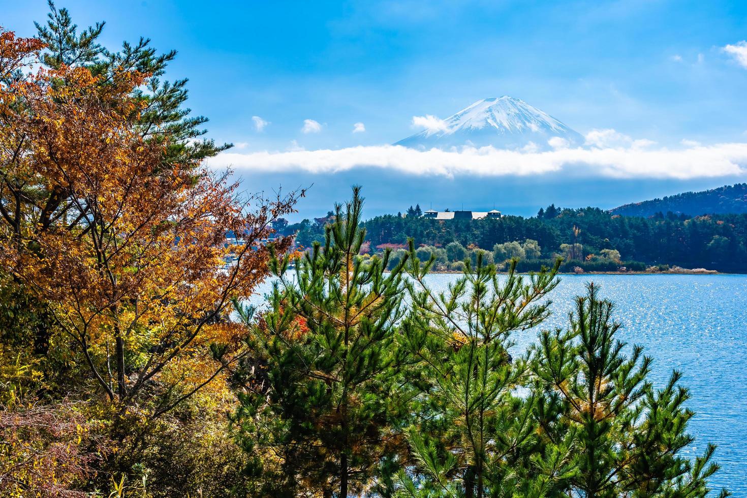 mt. fuji in japan in de herfst foto