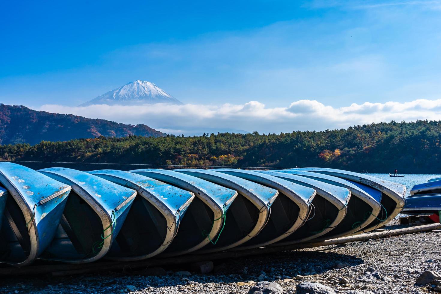 boten en mt. fuji in japan in de herfst foto