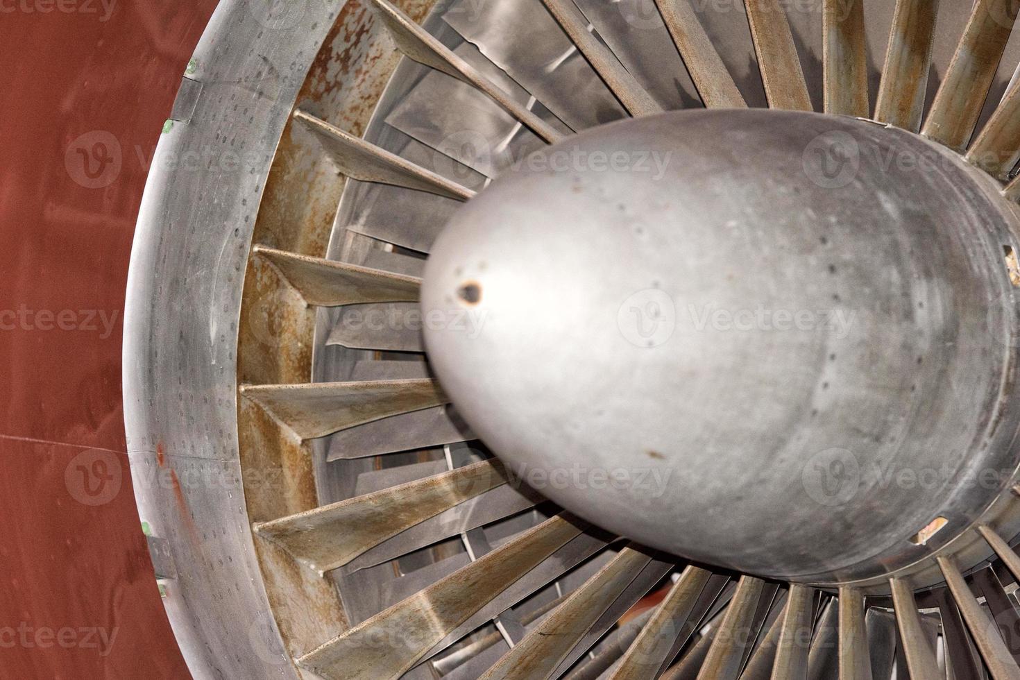 Jet vliegtuig turbine motor dichtbij omhoog foto