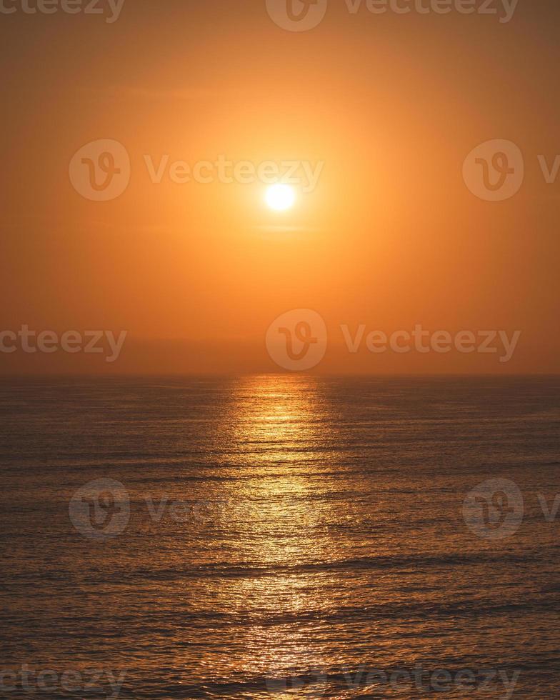 zonsondergang en de oceaan in punta hermosa foto