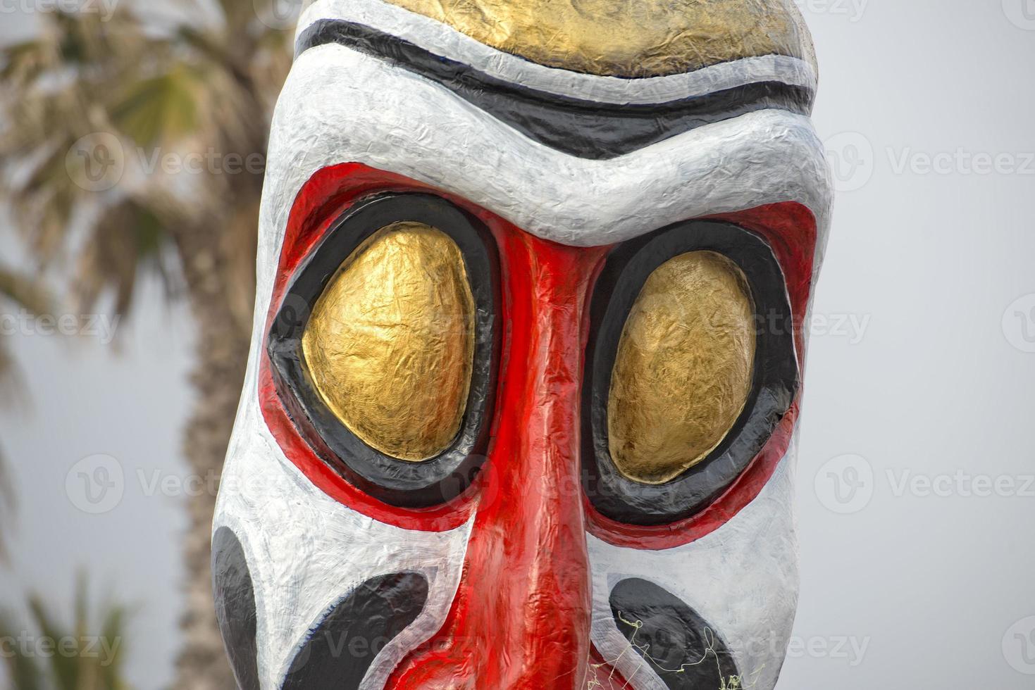 carnaval optocht wagon detail Afrikaanse tribal masker foto