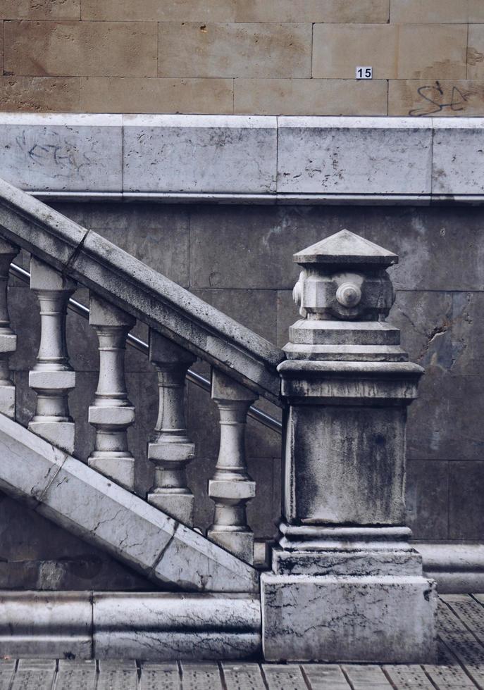 trap architectuur in de straat in bilbao city, spanje foto