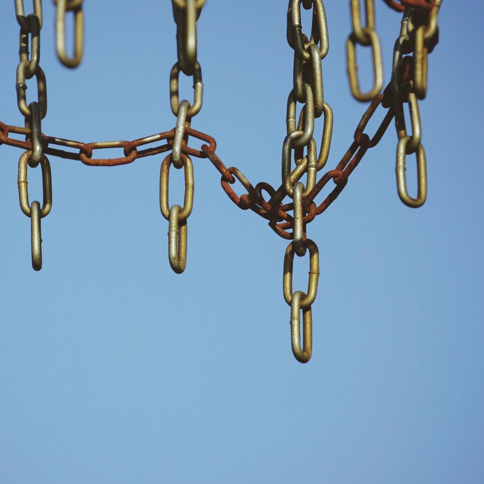 een metalen kettingnet sportuitrusting foto