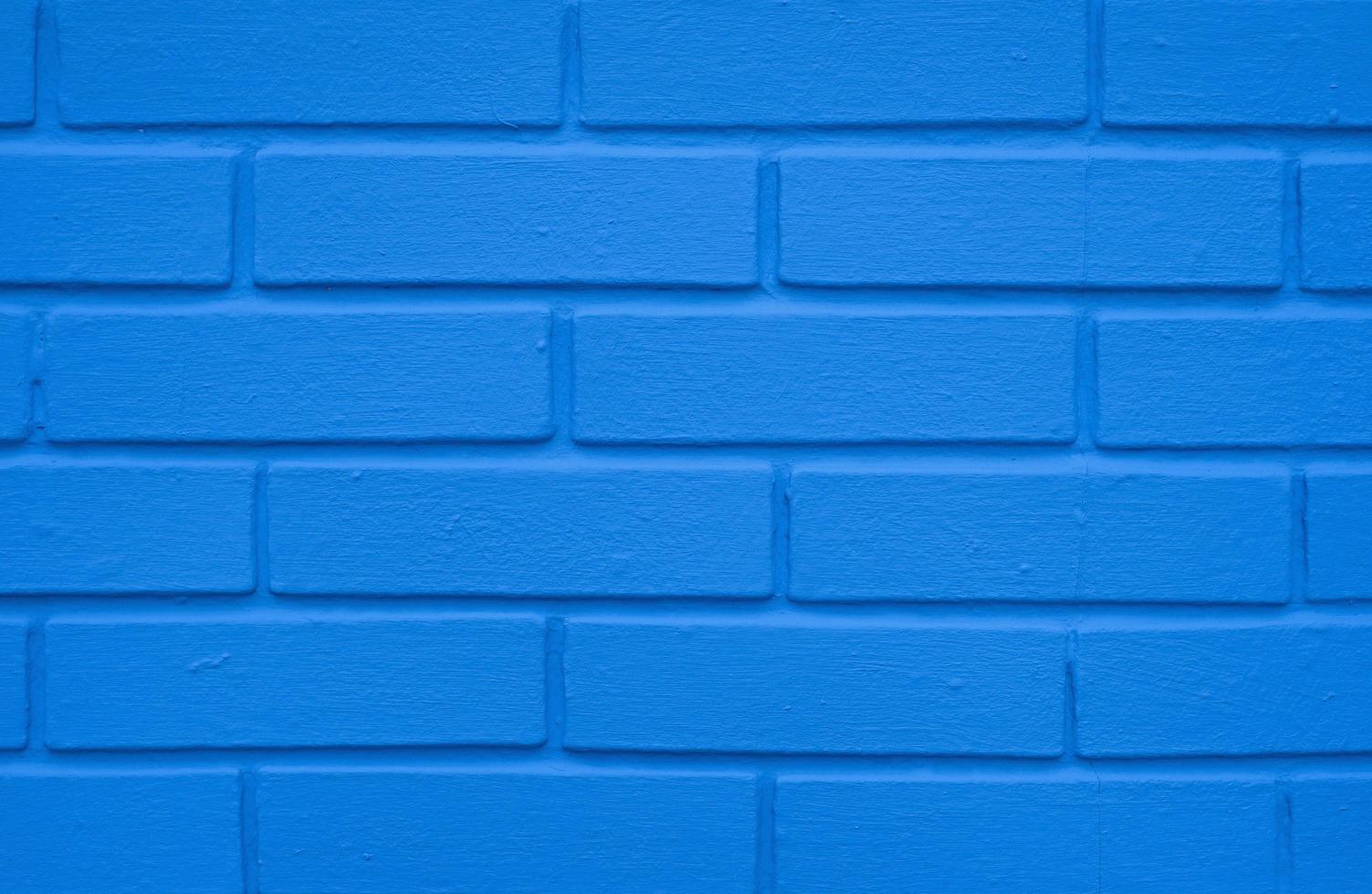 een indigo blauwe bakstenen muur, de achtergrond van de bouwtextuur foto