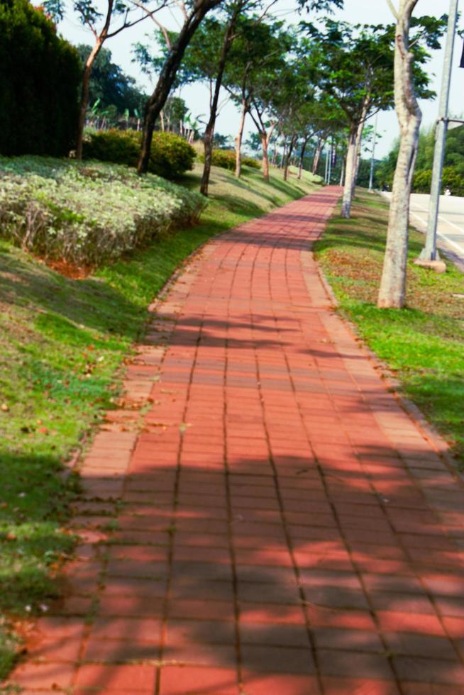 stil straat tafereel Aan de trottoir foto