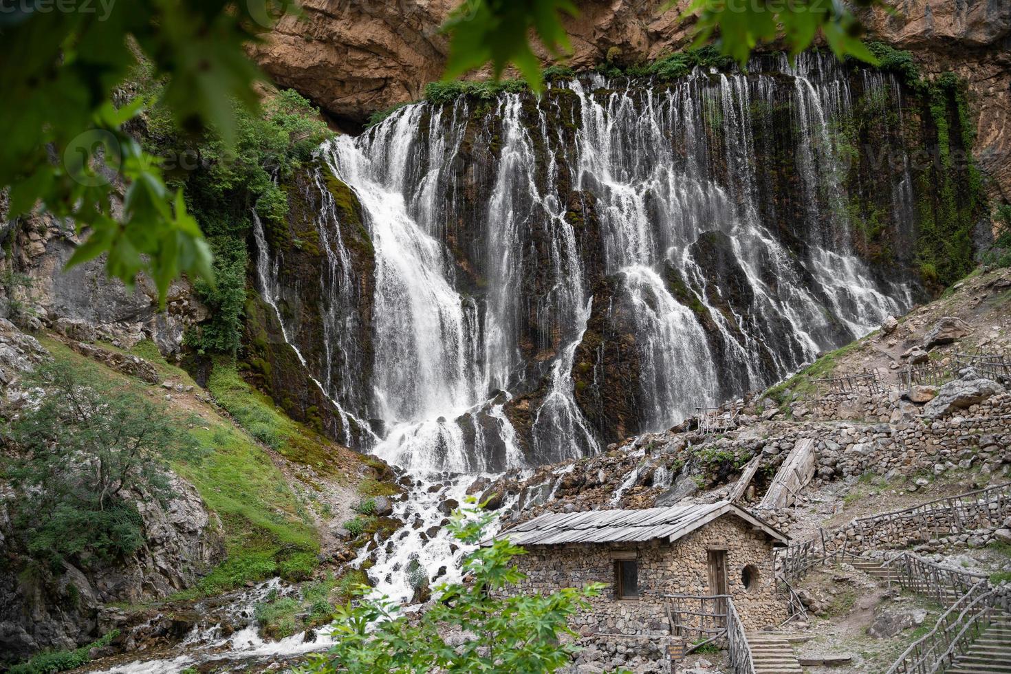 mooi groot waterval in kalkoen kapuzbasi foto