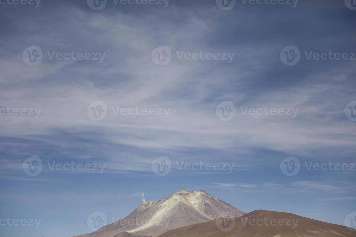 licancabur vulkaan in reserva nacional de fauna andina eduardo avaroa in bolivia foto