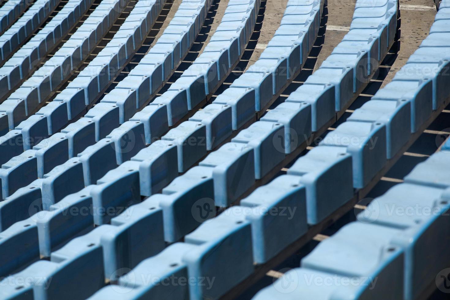 close-up detail van de blauwe stadionstoelen foto