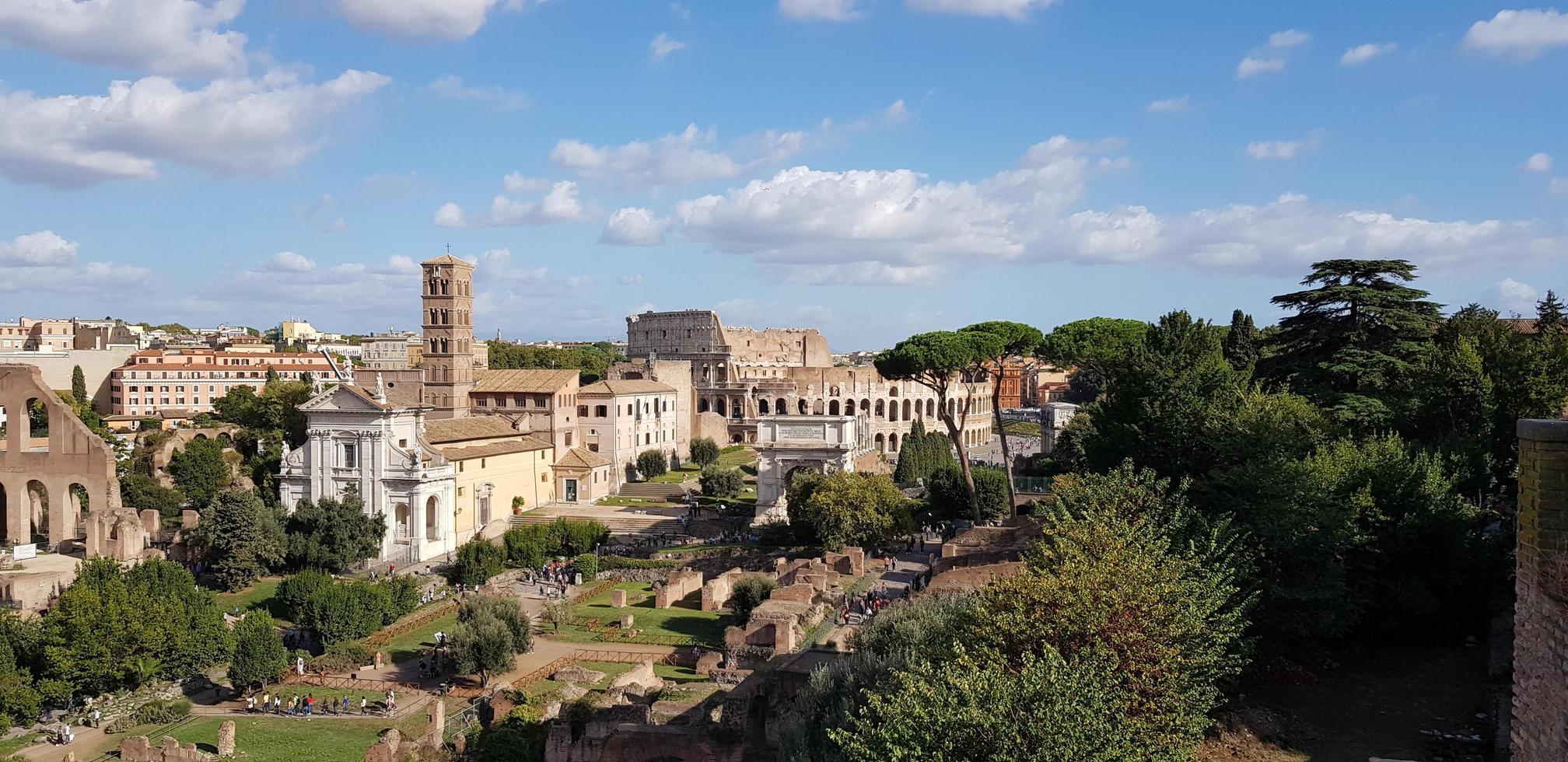 oude ruïnes in Rome, Italië foto