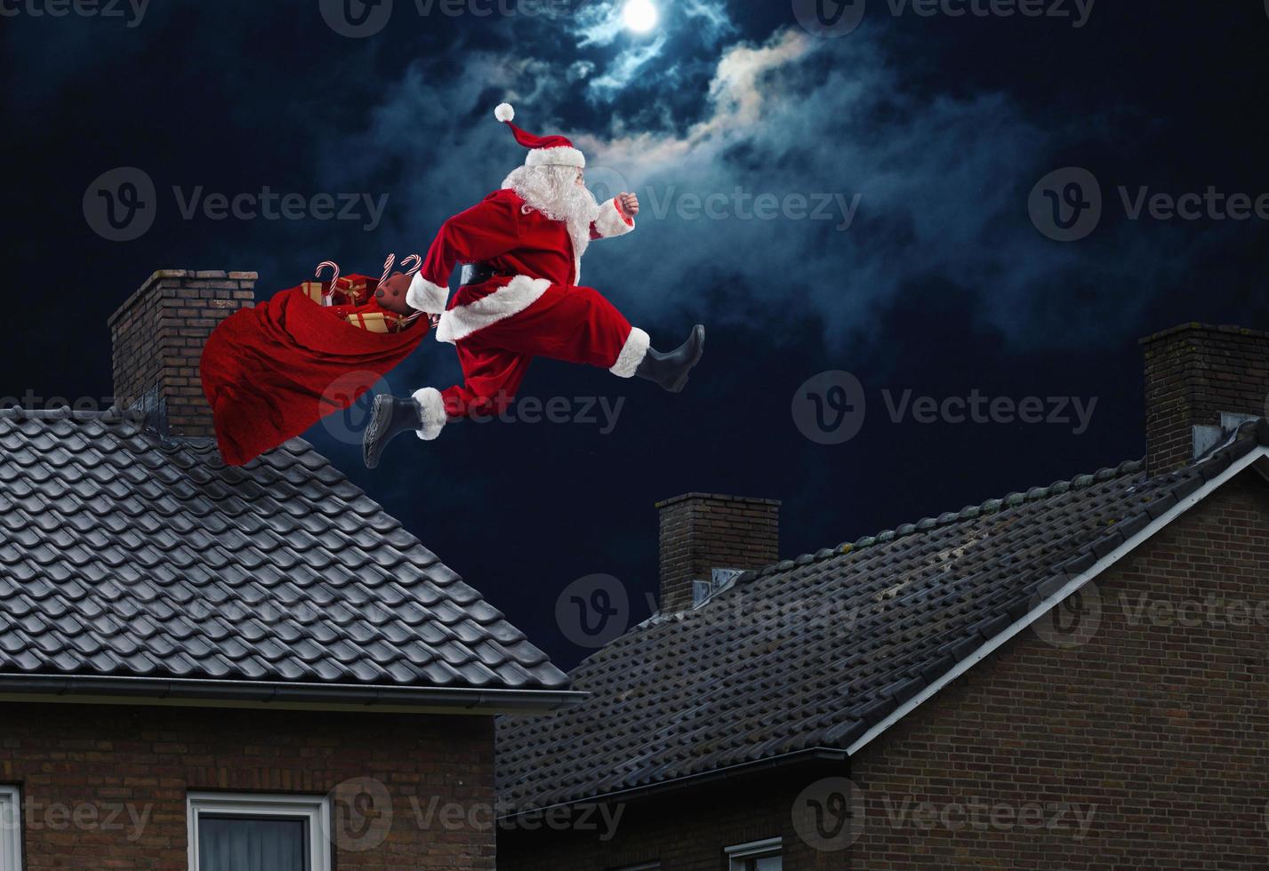 de kerstman claus klaar naar leveren presenteert voor Kerstmis foto