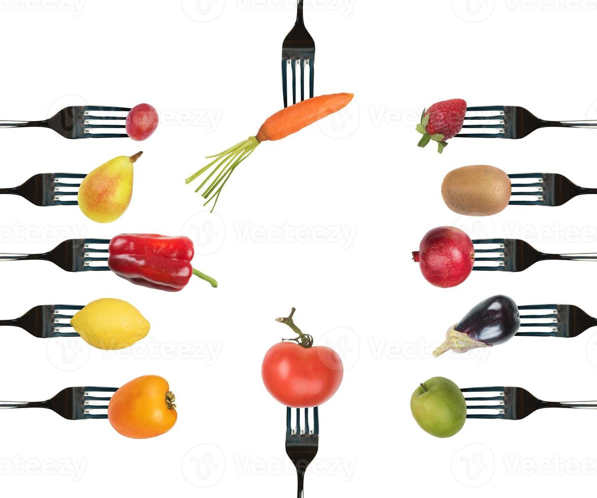 achtergrond van vorken met divers groenten en fruit foto