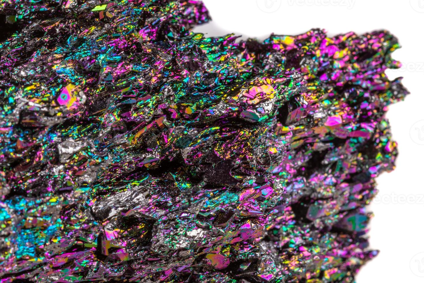 macro mineraal steen carborundum Aan wit achtergrond foto