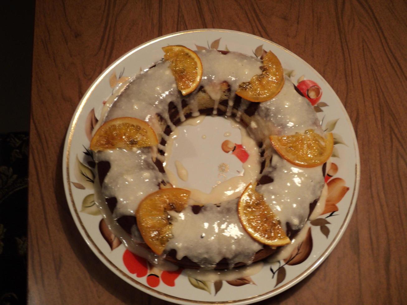 taart chocola ring met oranje. foto van telefoon.