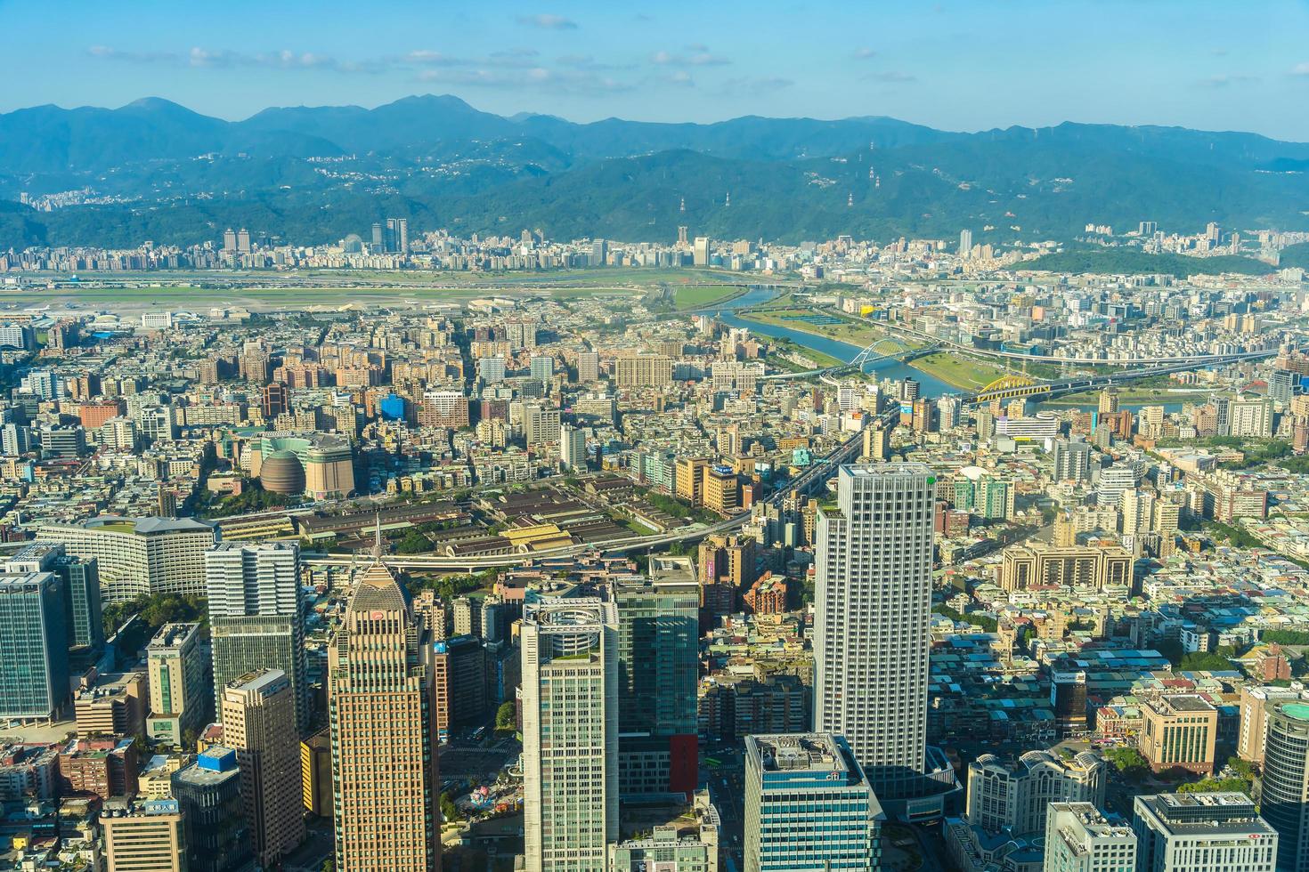 stadsgezicht van taipei, taiwan foto