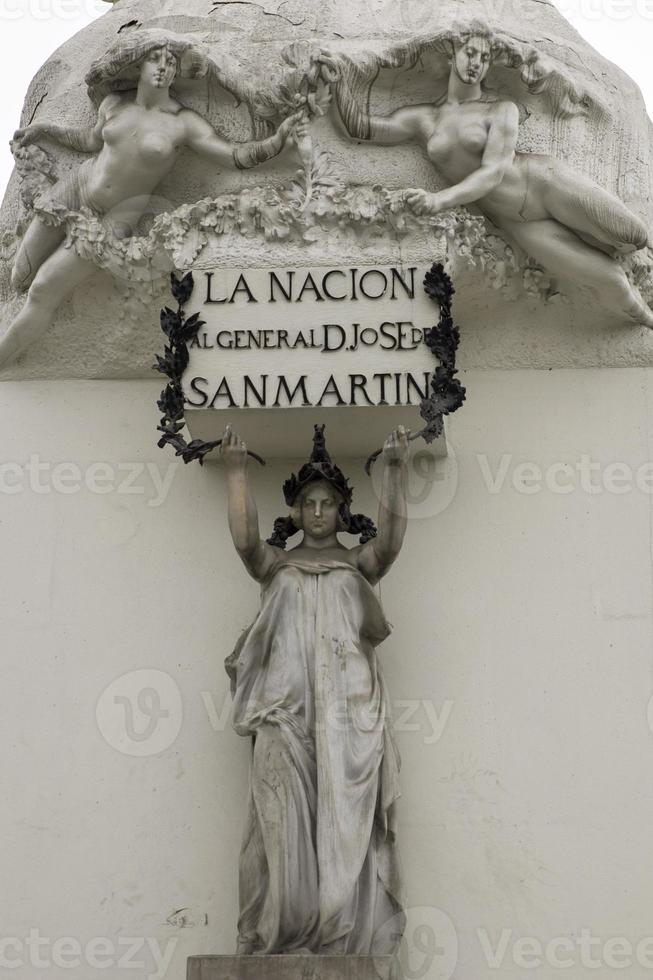 Ruiterstandbeeld van generaal jose de san martin in lima, peru foto