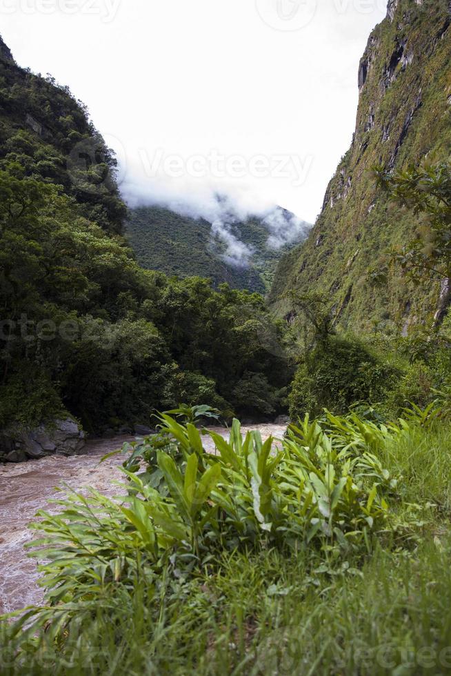 urubamba rivier in peru foto