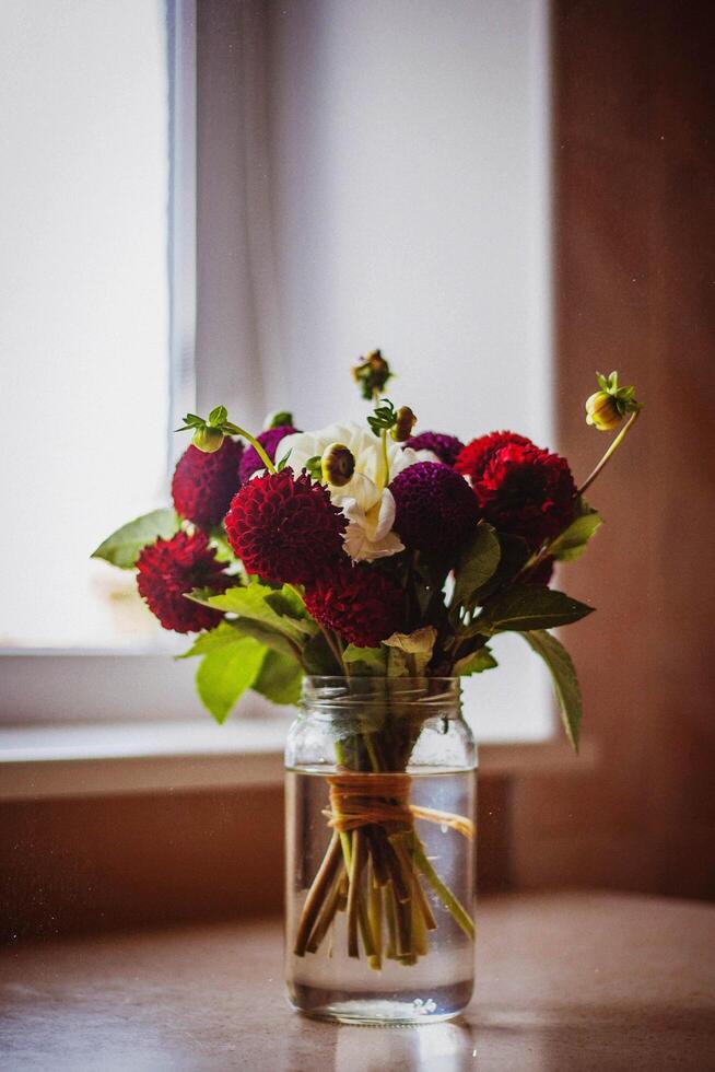 bloemen in een houder foto