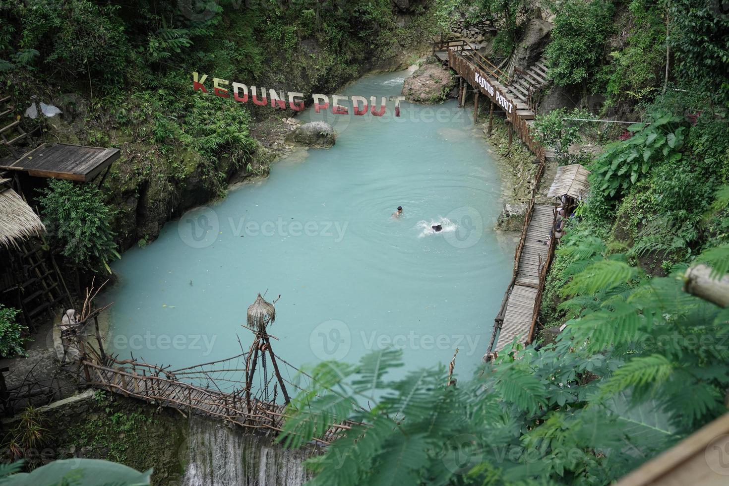 kedung peut natuur toerisme, natuurlijk en vers zwemmen zwembad toerisme, met mooi blauw water foto