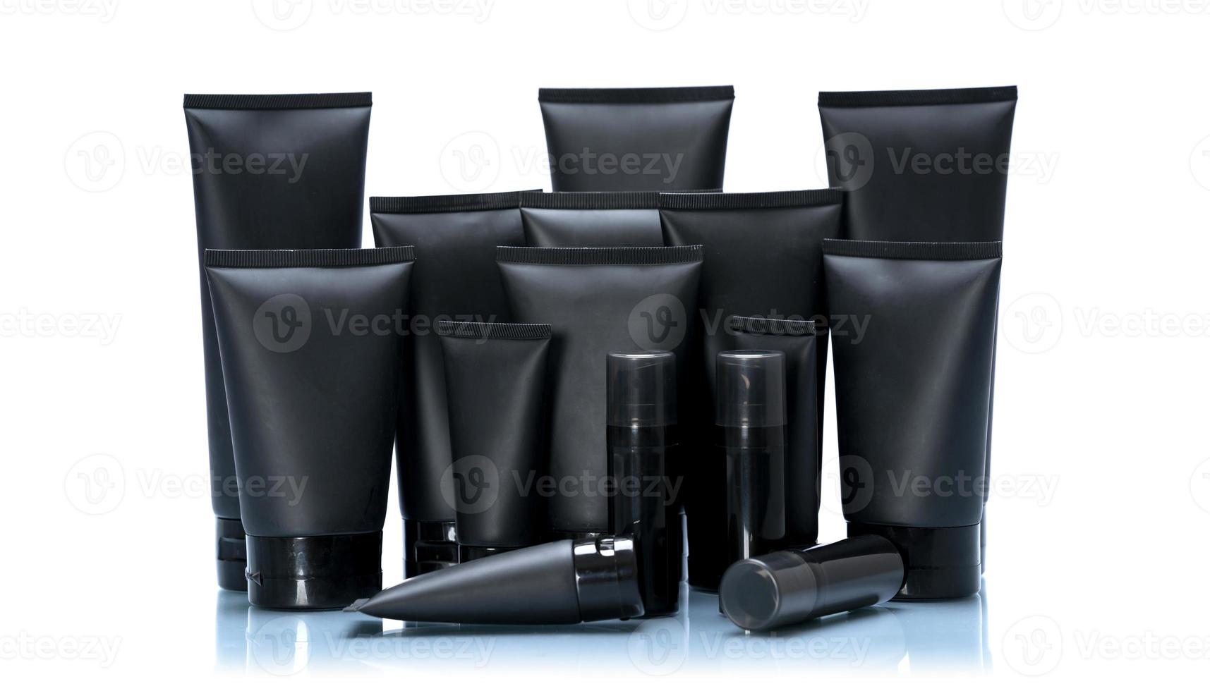 zwarte cosmetische buis mockup pakket set geïsoleerd op een witte achtergrond foto