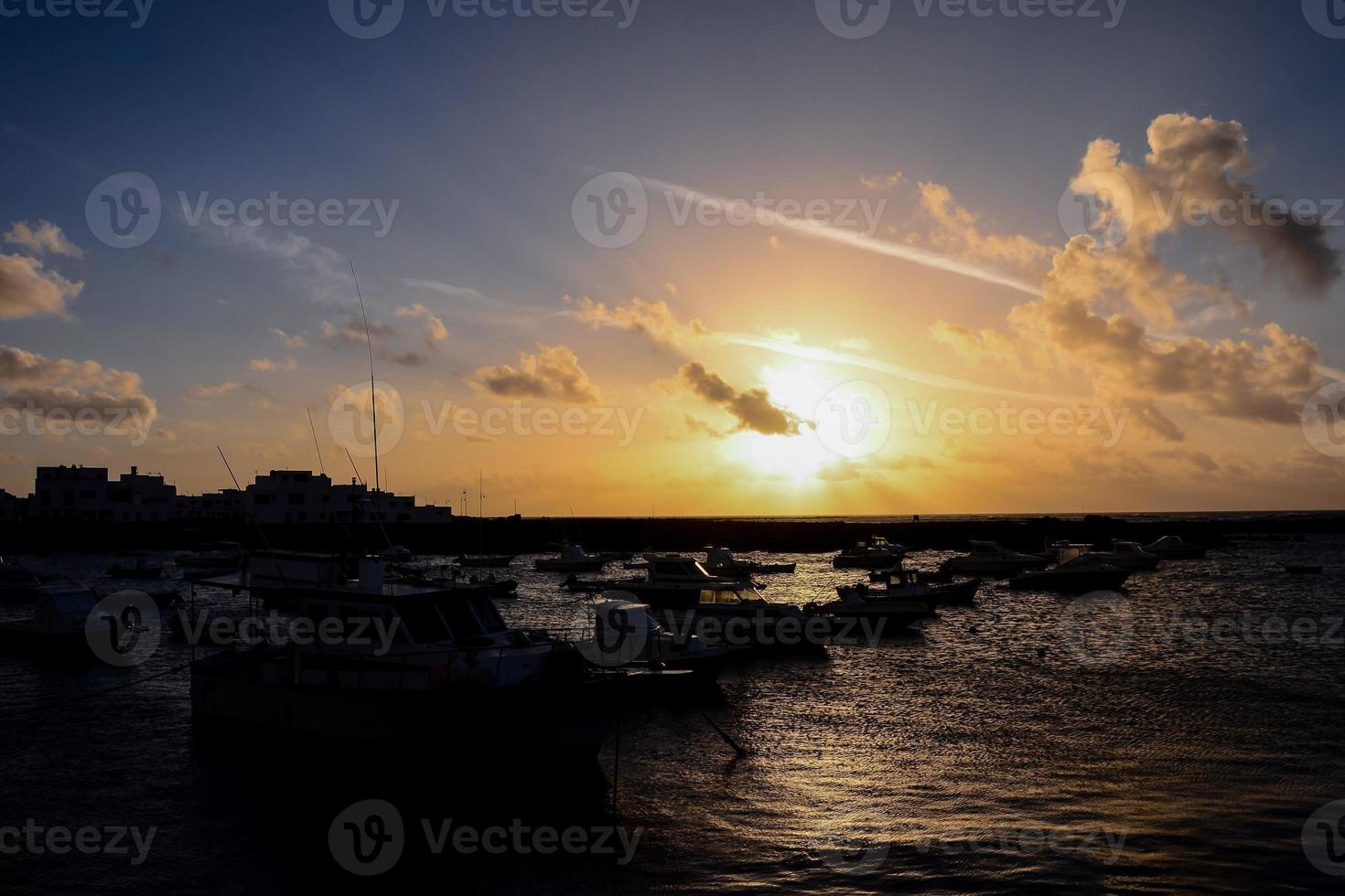 zonsondergang over de zee foto