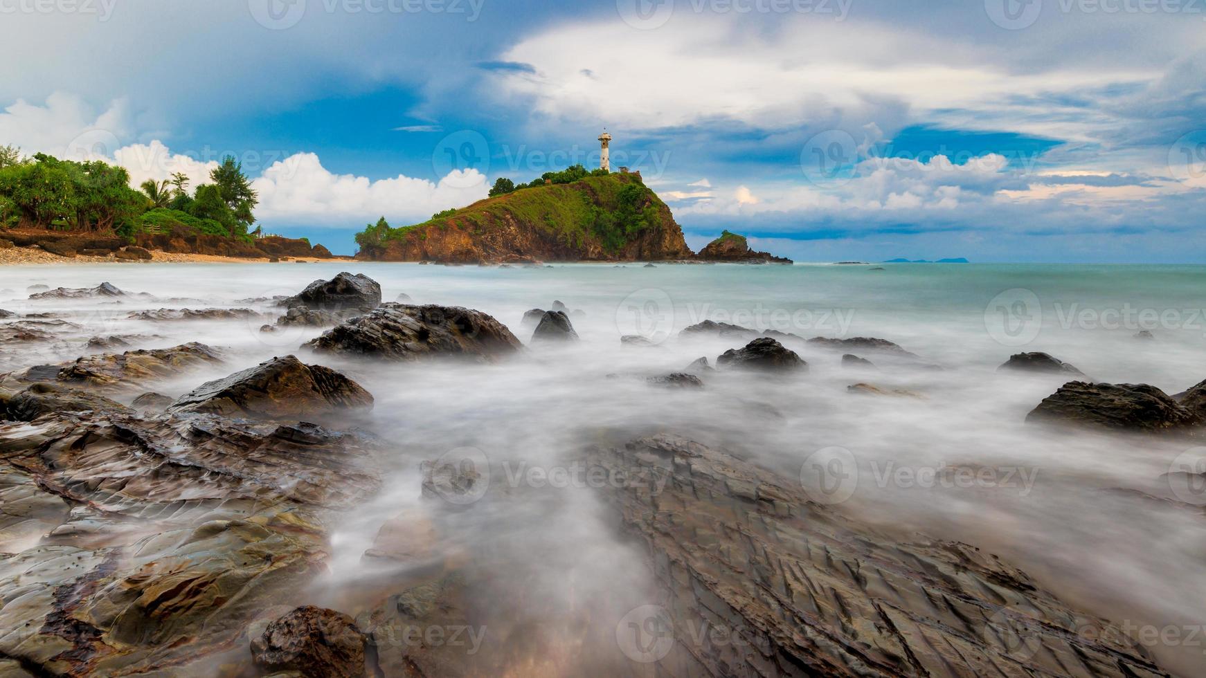 vuurtoren op krabi-eiland in thailand foto