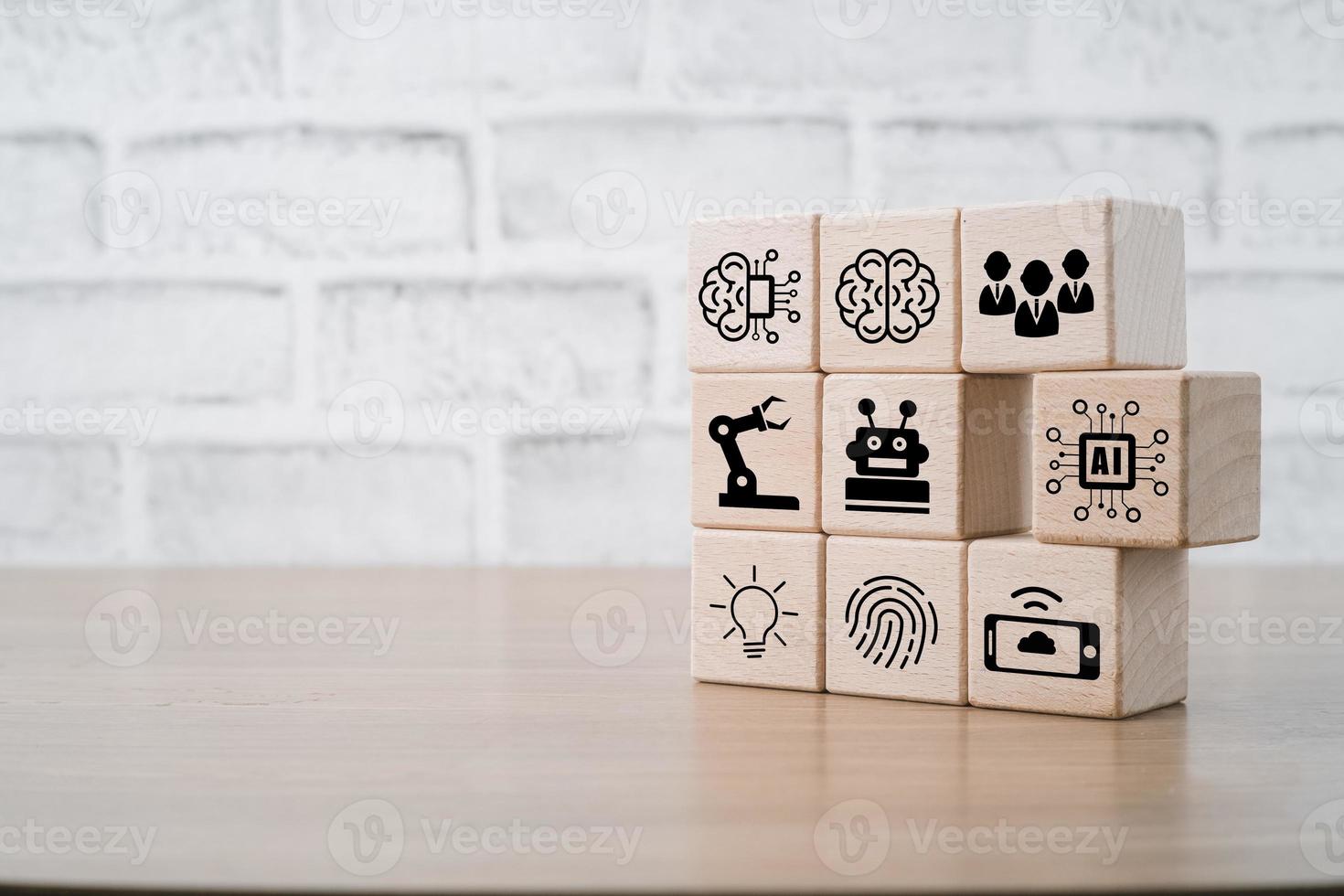 kunstmatig intelligentie- ai, houten kubus blok met kunstmatig intelligentie- icoon met kopiëren ruimte, internet van dingen iot concept. foto