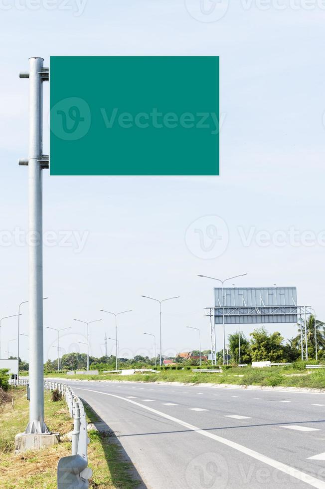 mockup groen weg teken Aan snelweg weg foto