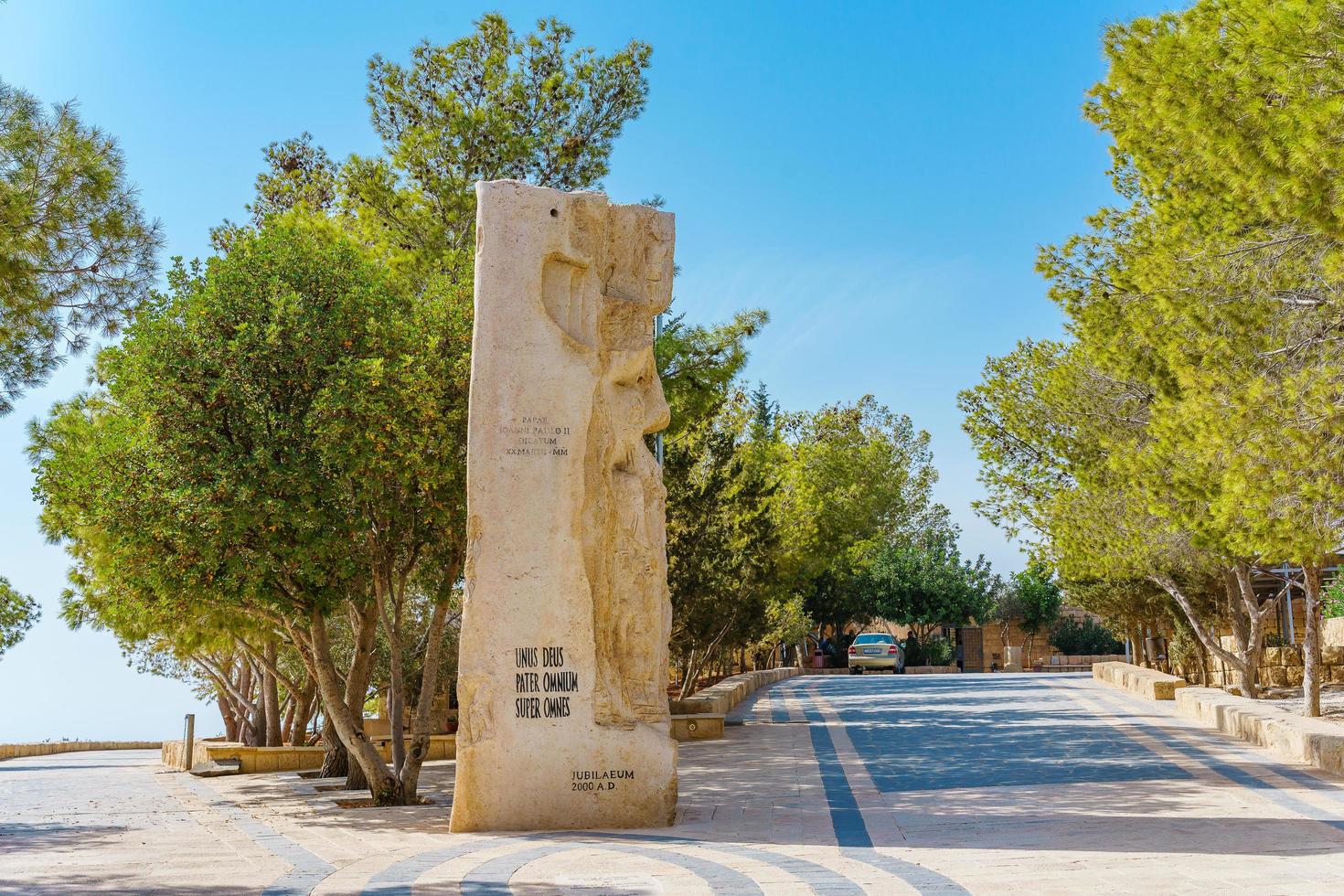 standbeeld gezet door John Paul II in Mount Nebo, Jordan, 2018 foto