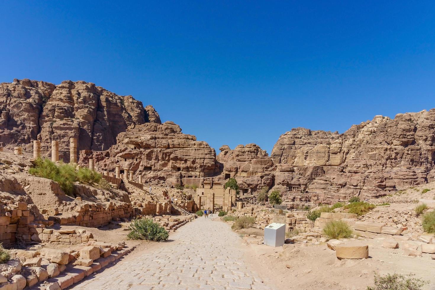 de zuilenstraat in Petra, Jordanië, 2018 foto