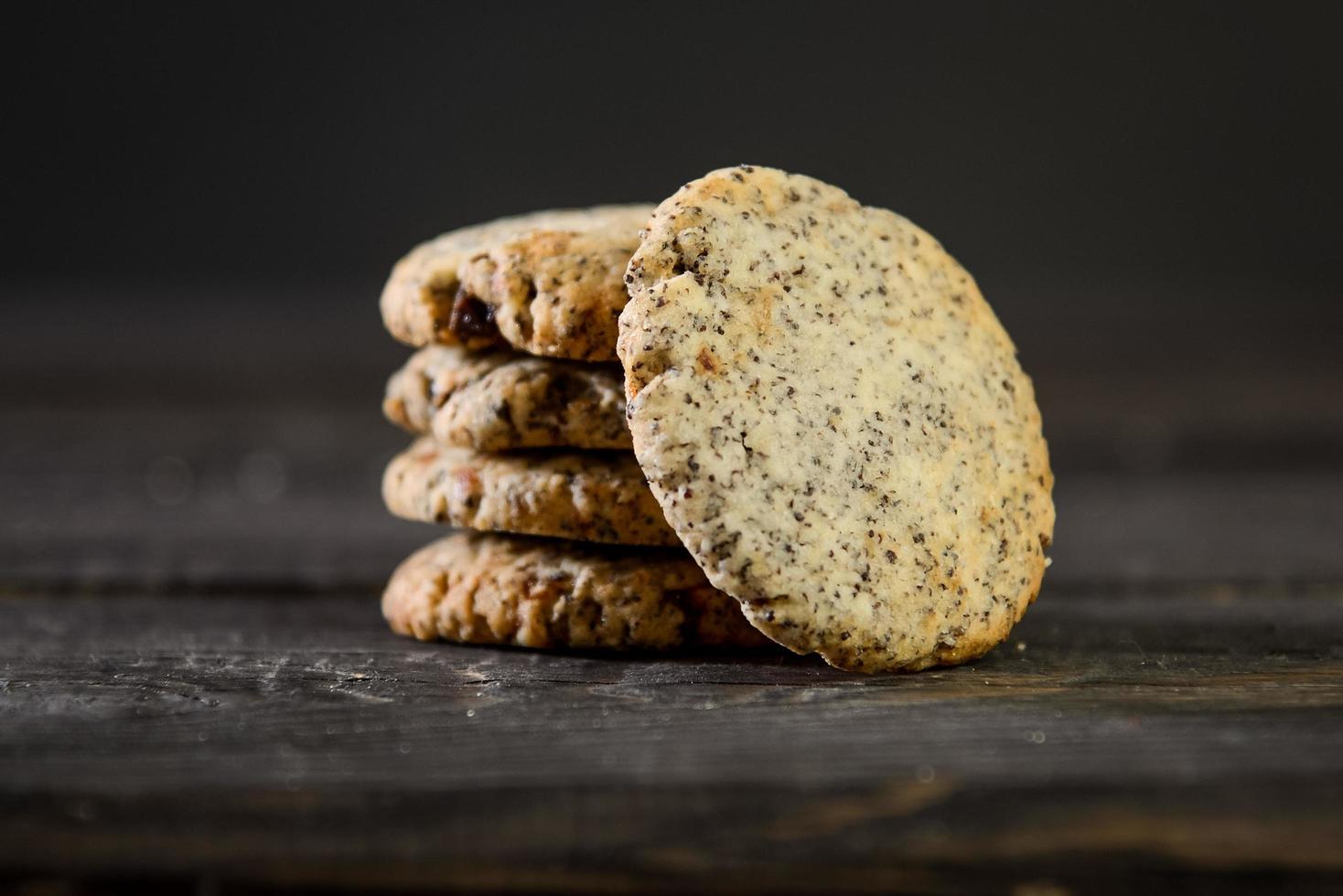 stapel koekjes op houten tafel foto