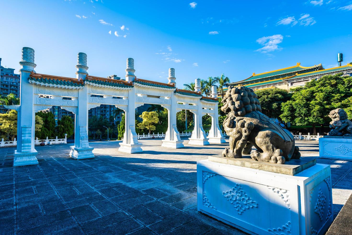 poort bij het taipei national palace museum in taipei city, taiwan foto