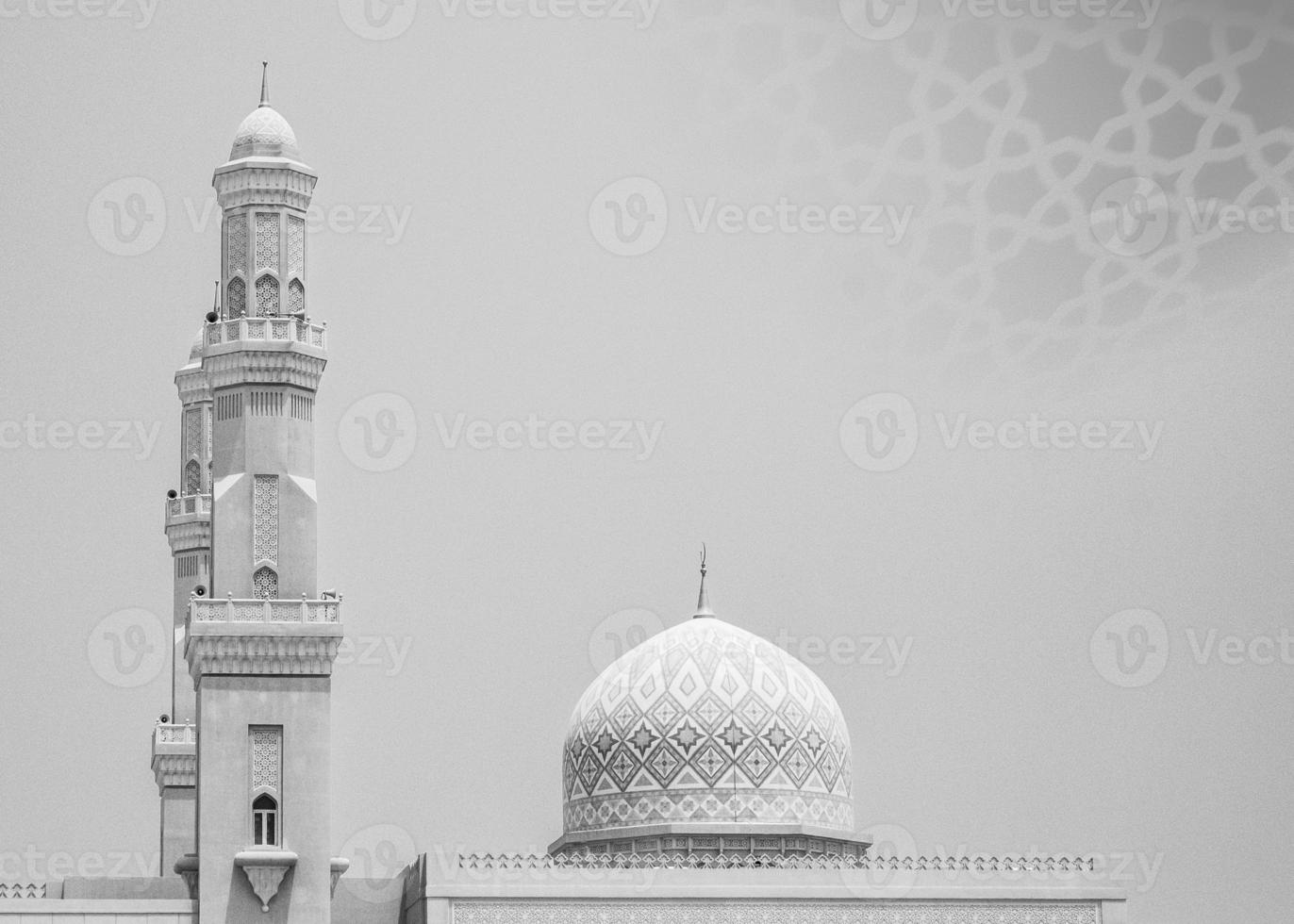 een Islamitisch achtergrond voor een moskee in grijs, een achtergrond voor Ramadan. sociaal media berichten .moslim heilig maand Ramadan kareem foto