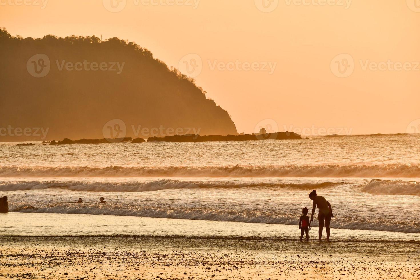 zonsondergang over de zee foto