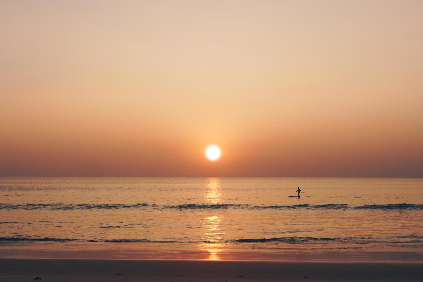 tropische natuur strand zonsondergang foto