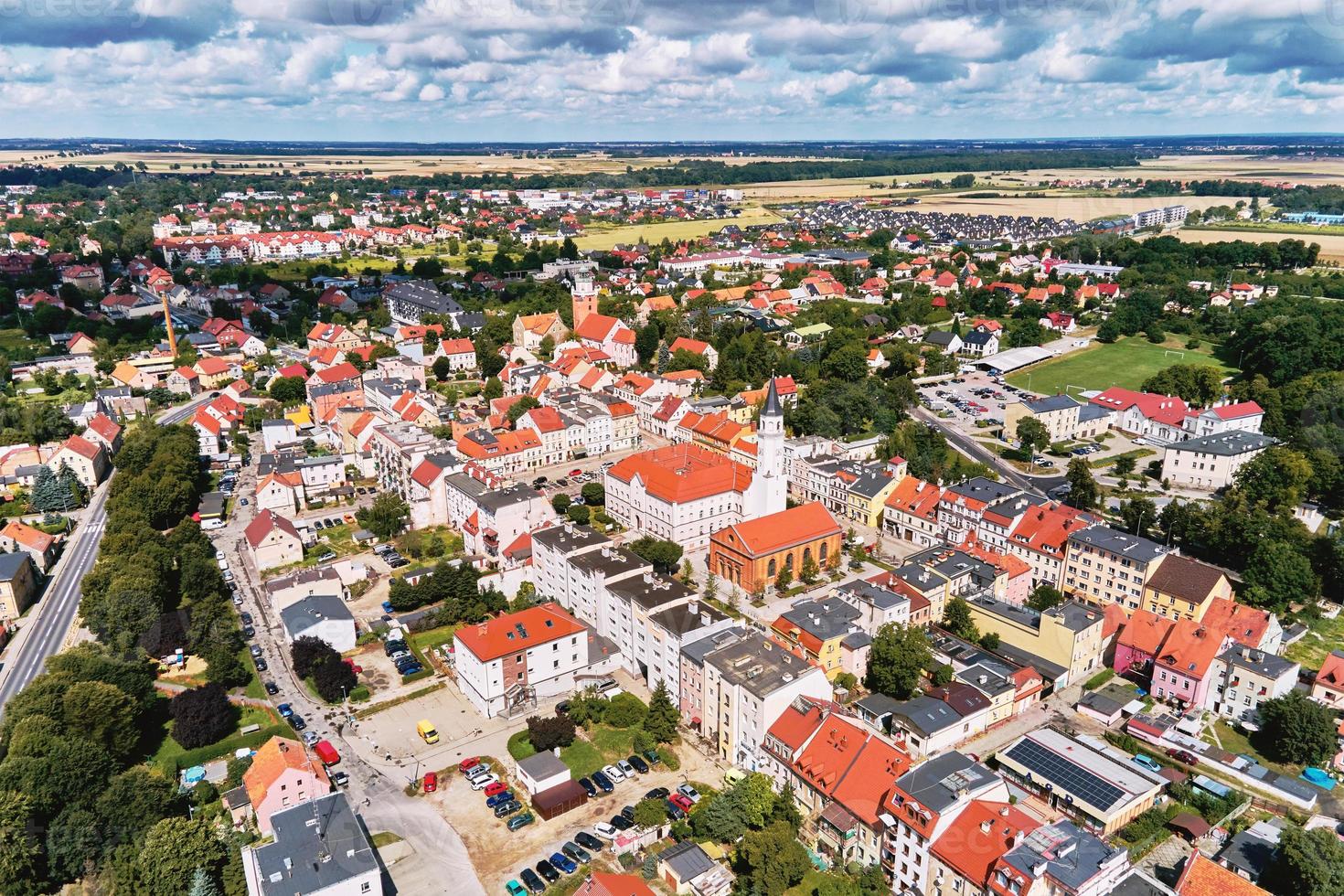 antenne visie van klein Europese stad- met woon- gebouwen foto